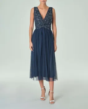 Abito midi blu navy in tulle con corpetto smanice ricamato in paillettes con dettaglio a nodo in vita