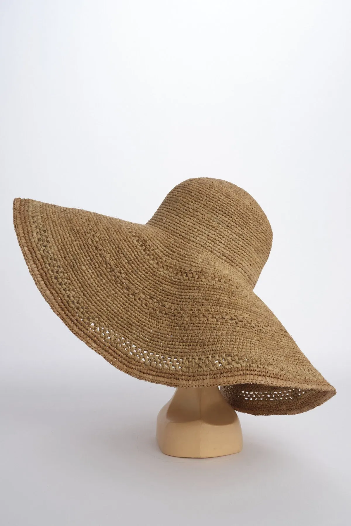 camalya Cappello grande con calature    