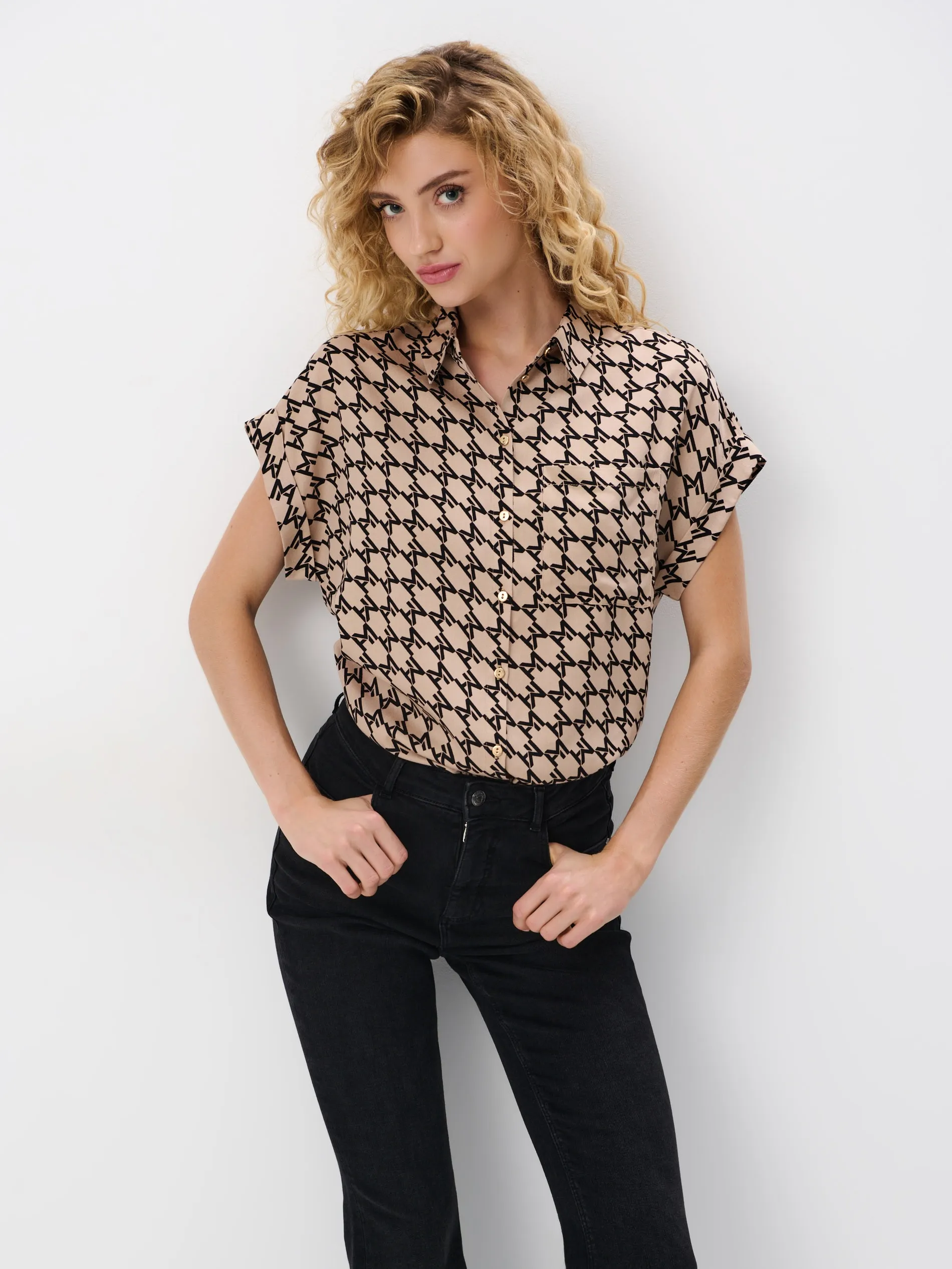 Camicia con maniche corte