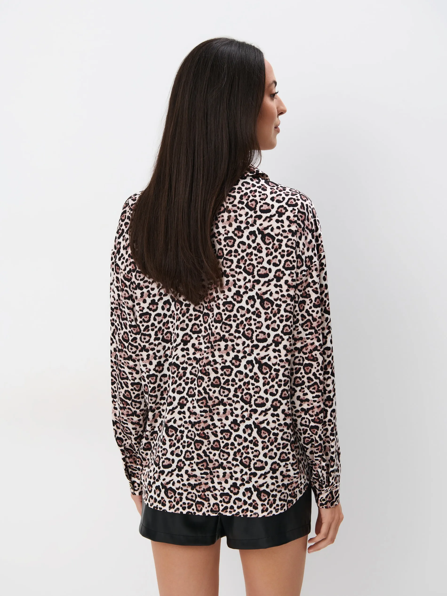 Camicia con motivo leopardato