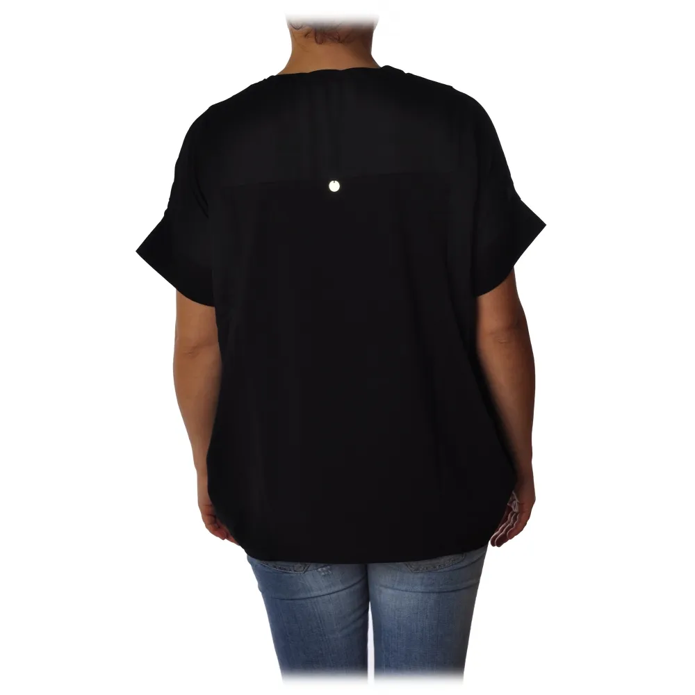 Liu Jo - T-Shirt Oversized con Motivo sul Collo - Nero - T-Shirt - Made in Italy - Luxury Exclusive Collection