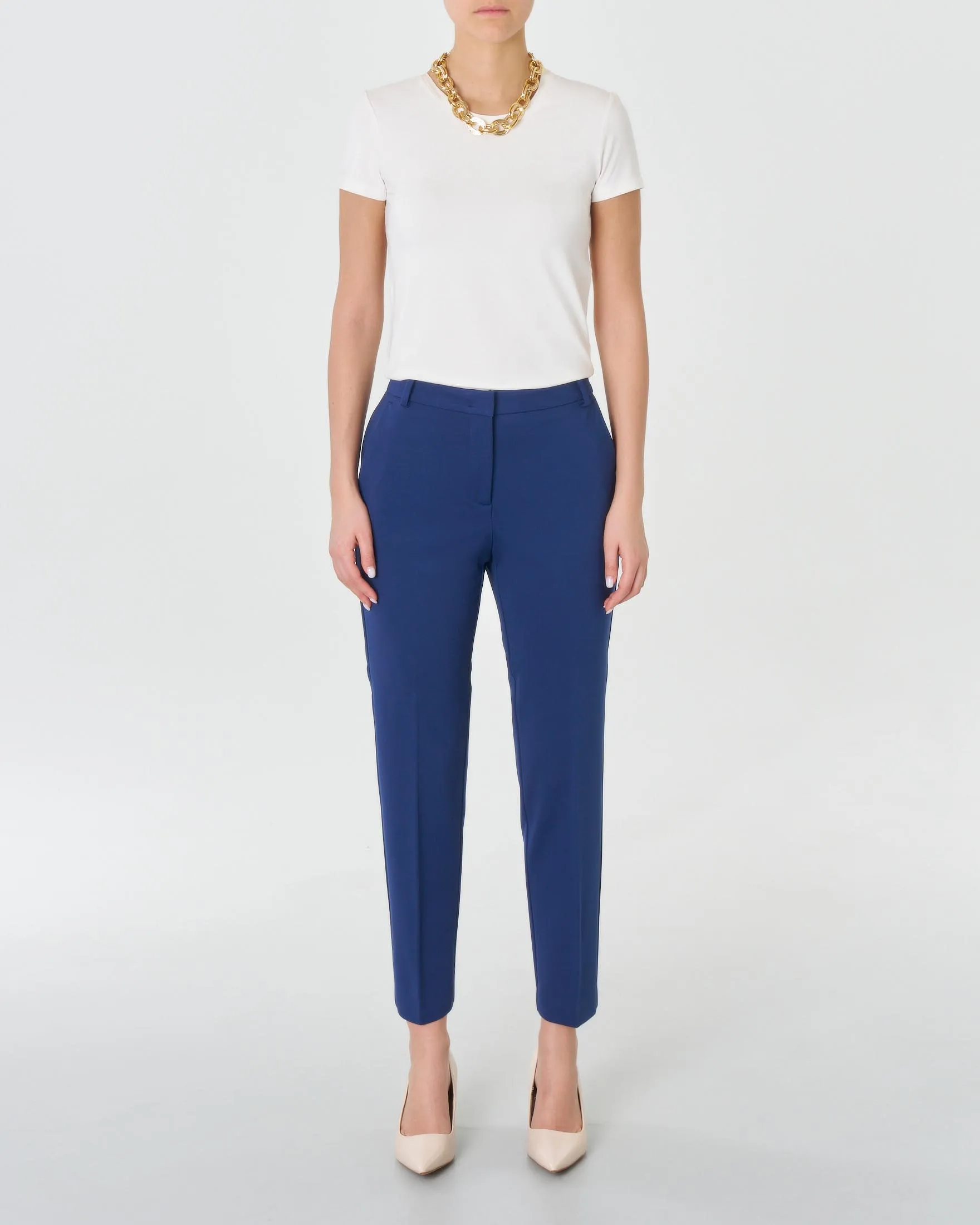 Pantalone slim blu in jersey Punto Milano di viscosa stretch con piega stirata fronte e retro.