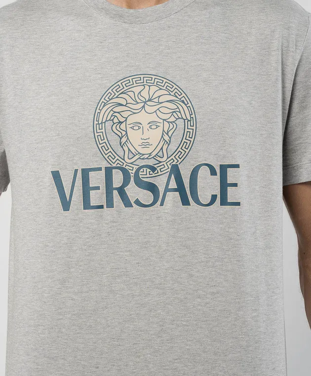 Versace T-shirt grigia con stampa logo Medusa 10142261A10088