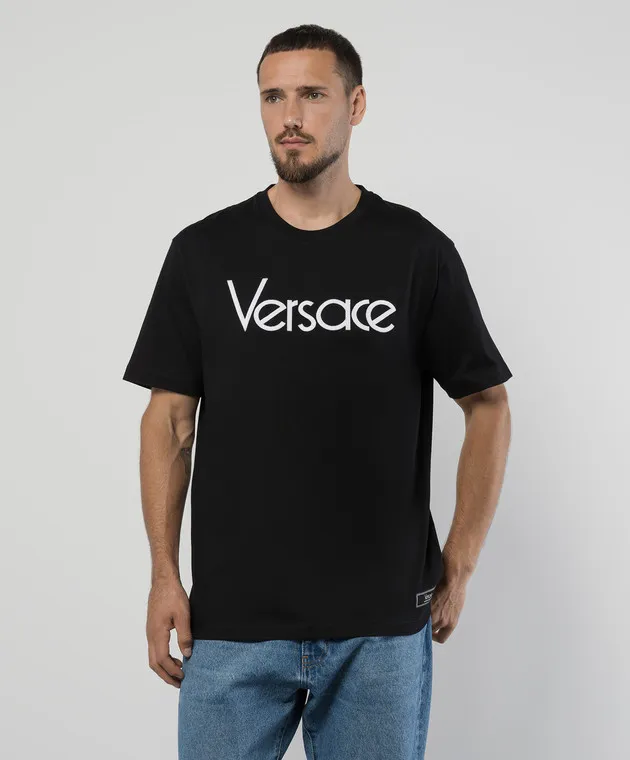 Versace T-shirt nera con ricamo logo 10125451A09028